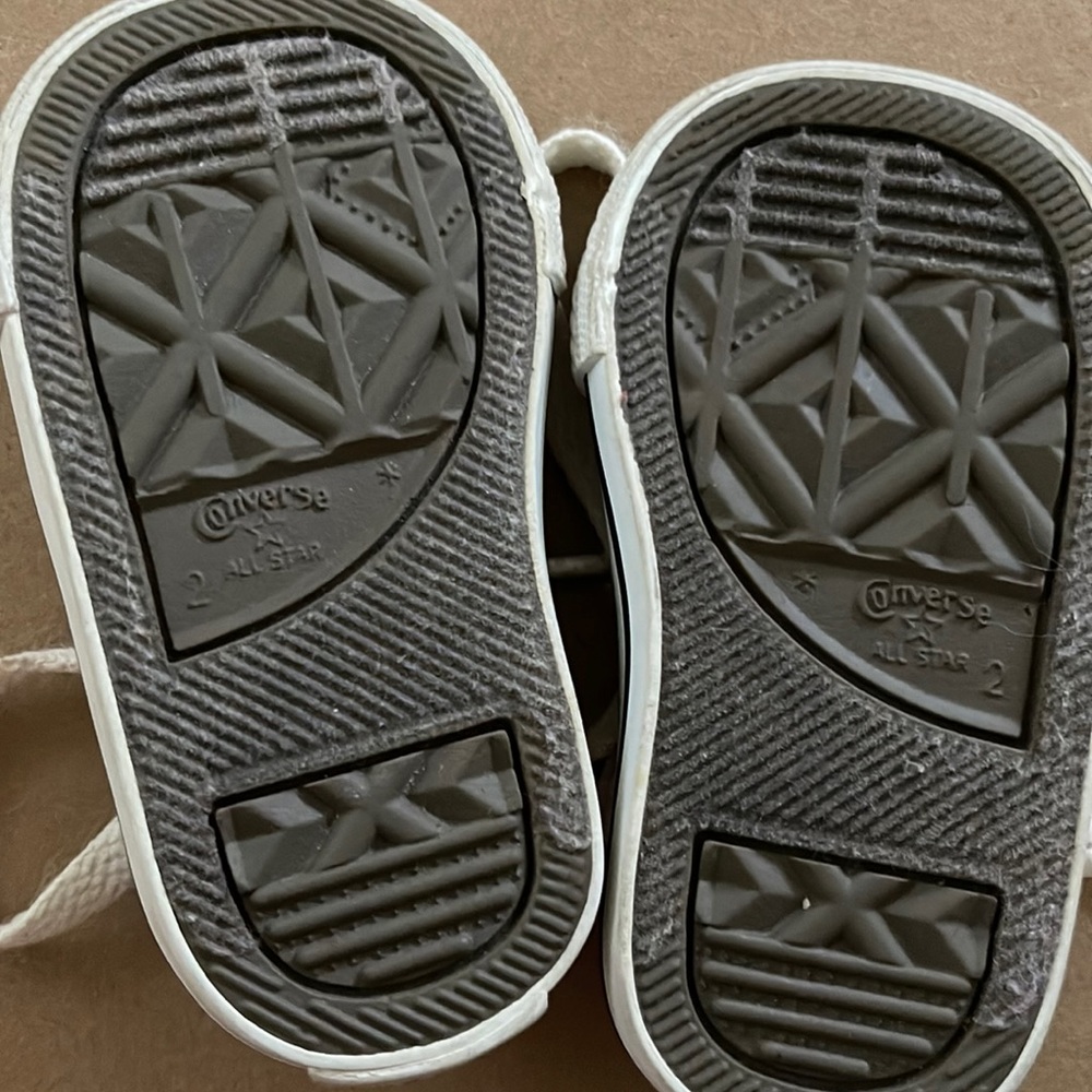 Converse - Picture 3 of 4
